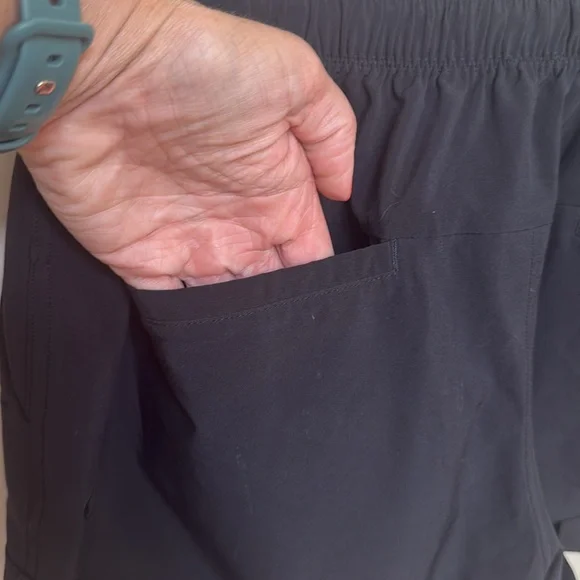 Lululemon Spring Break Away cuffed Linerless drawstring Shorts black Size 6 - Picture 6 of 7